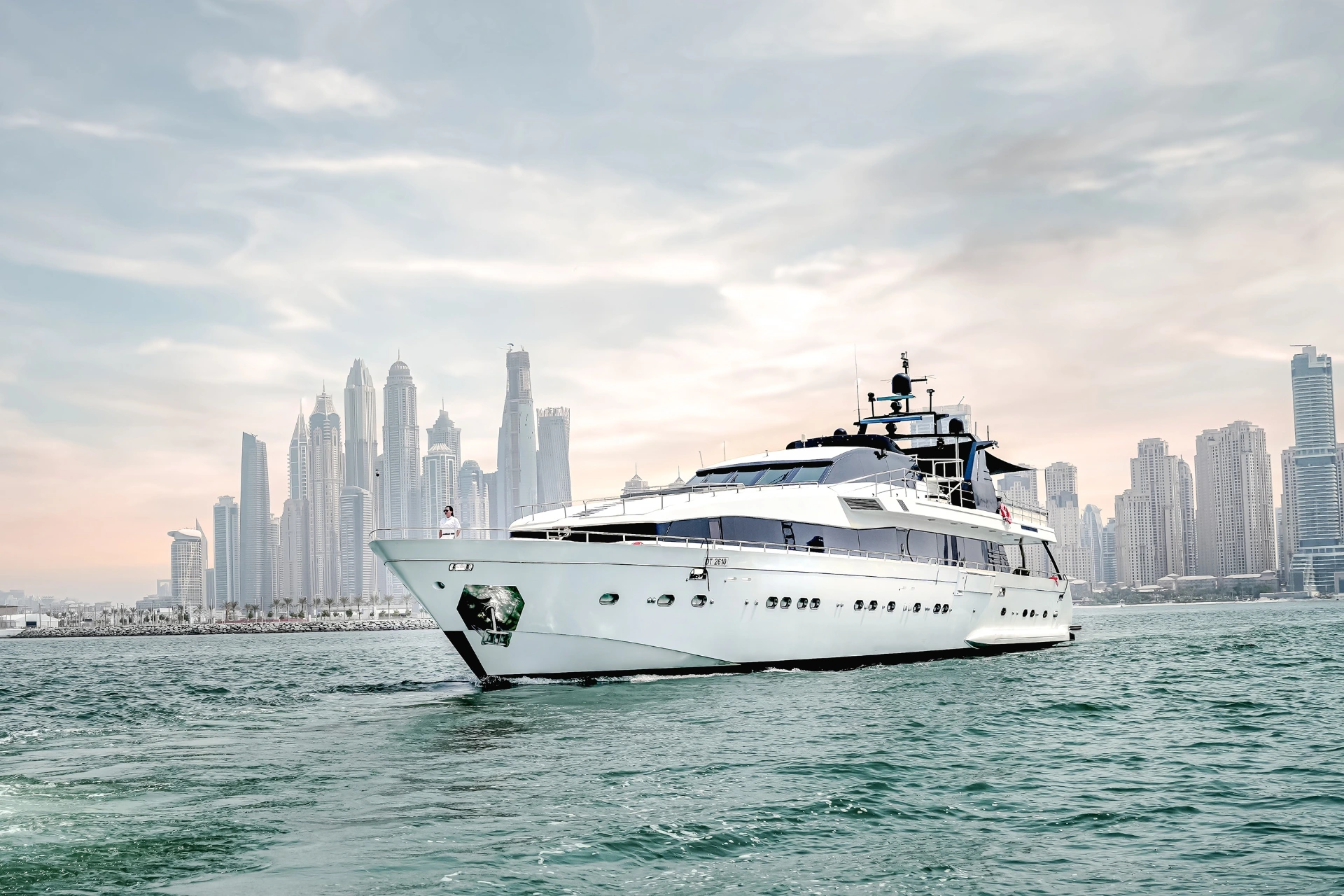135 ft yacht rental Dubai